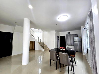 เช่าทาวน์โฮม บางละมุง ชลบุรี : ทาวน์เฮ้าส์ 3 ห้องนอนให้เช่าในพัทยาตะวันออก