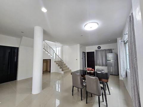 ทาวน์เฮ้าส์ 3 ห้องนอนให้เช่าในพัทยาตะวันออก