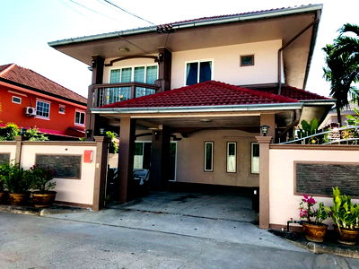 บ้านเดี่ยว ถนนจอมเทียนสาย 2 : วิลล่าหรูพร้อมสระว่ายน้ำในหาดจอมเทียน