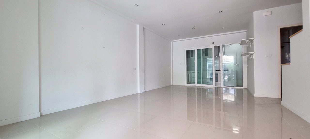 picture 2-Storey House for Sale in East Pattaya - 1/9