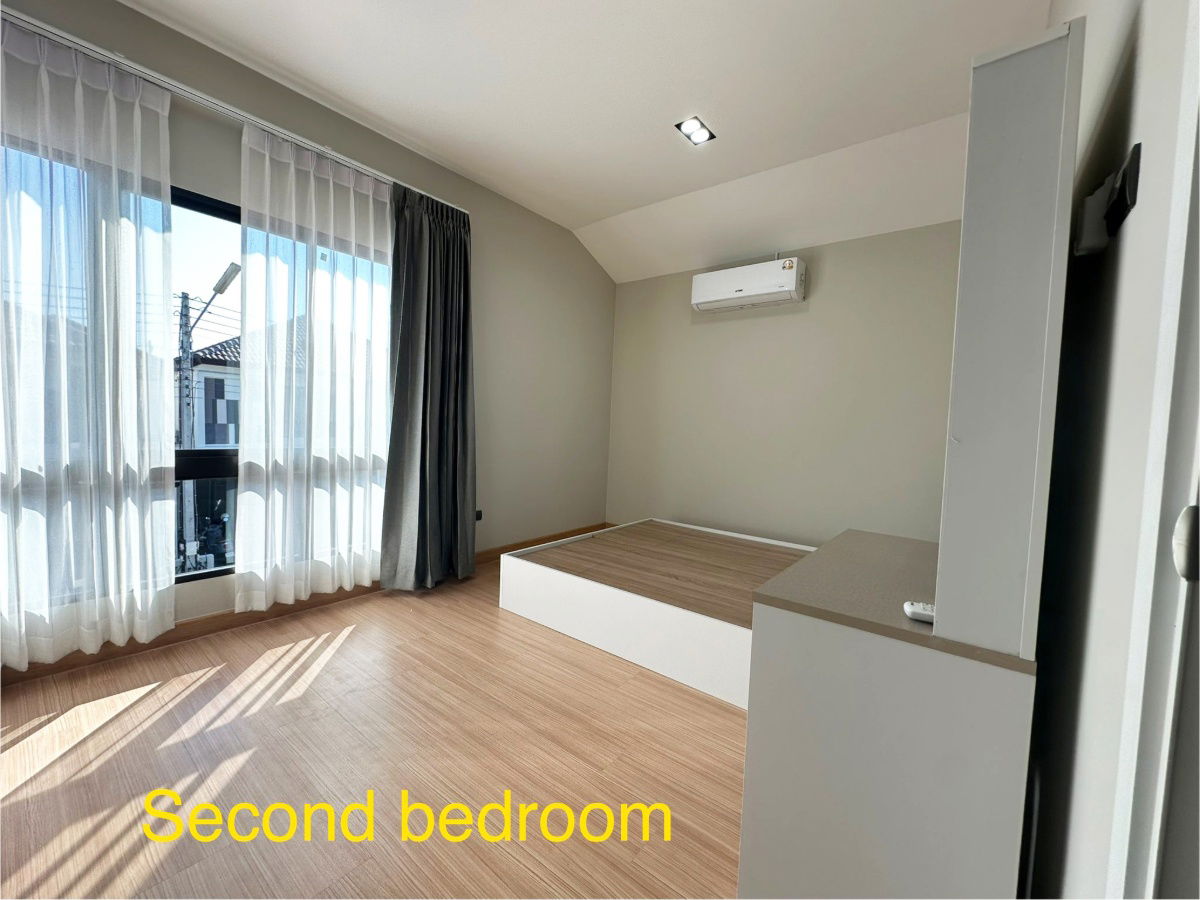 picture Two storey house for rent with 3 bedrooms,3 toilets and 1 kitchen.  - 15/19