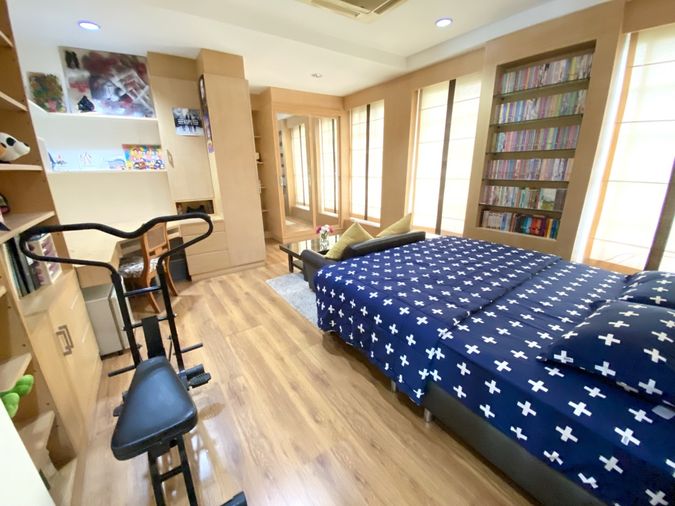 4-bed townhouse for sale, 300 sqm, 33 sq wah, Baan Klang Krung Sathorn-Narathiwas