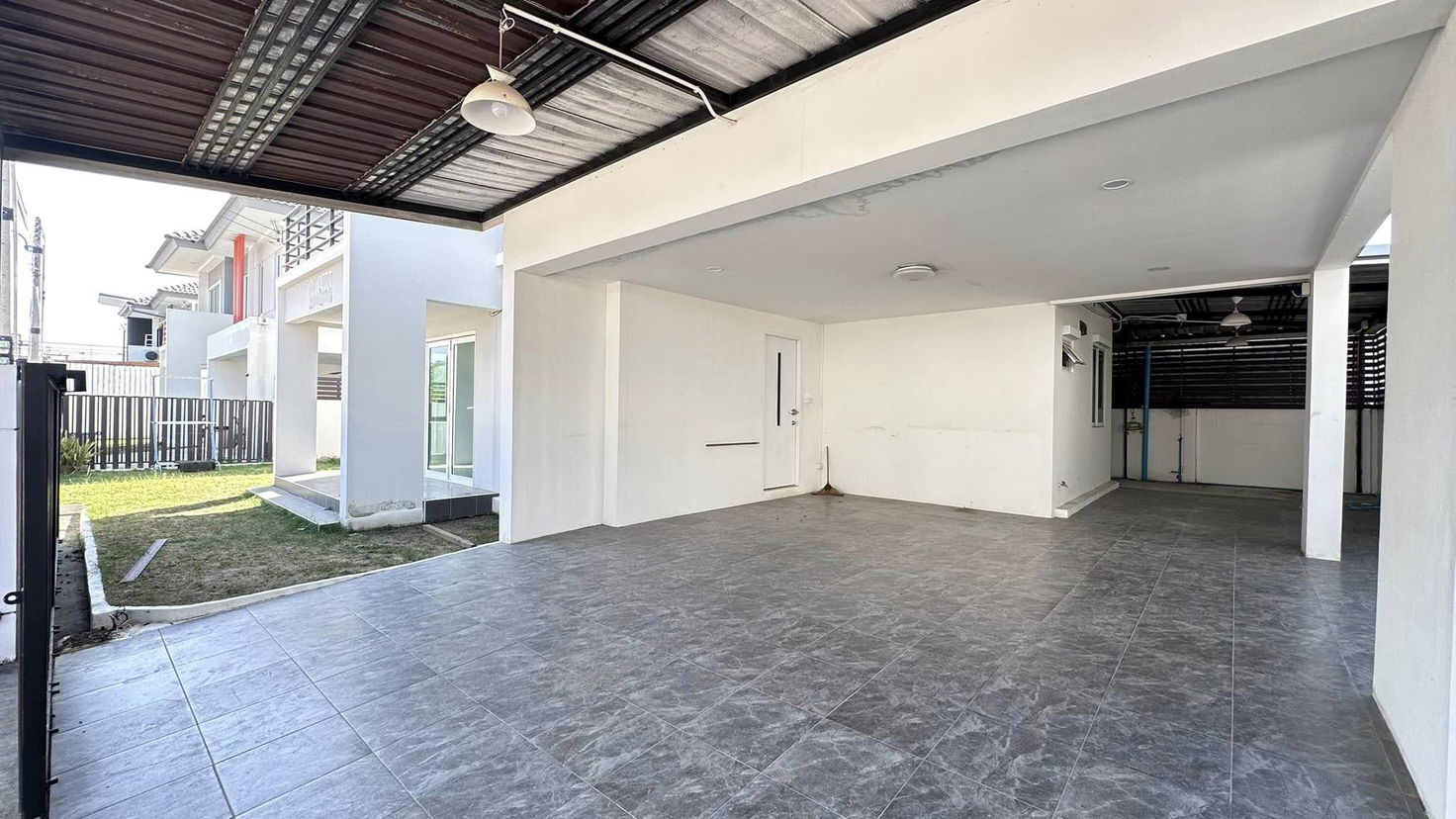 รูป 3 Bedrooms House for Sale in East Pattaya - รูปที่ 1/12