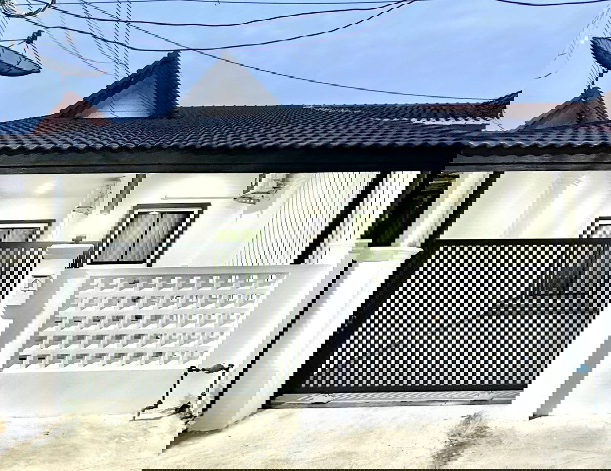 รูป Renovated 2-Bedroom Townhouse for Sale - รูปที่ 1/12