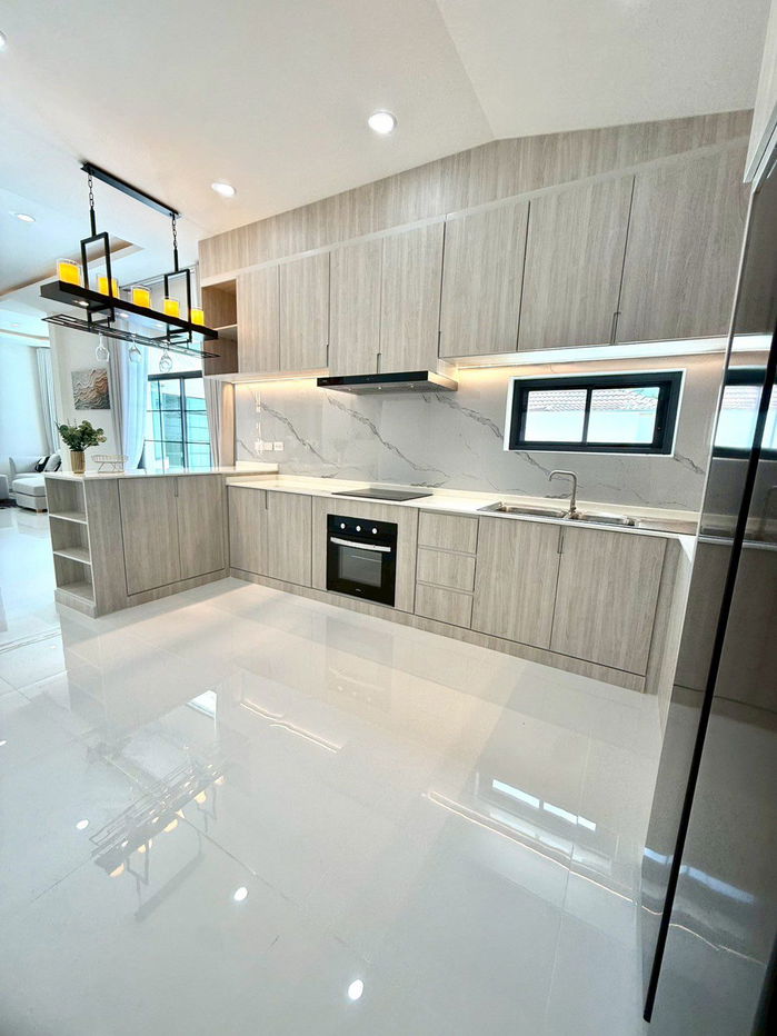 picture Modern Luxury Pool Villa for Sale in East Pattaya - 8/14