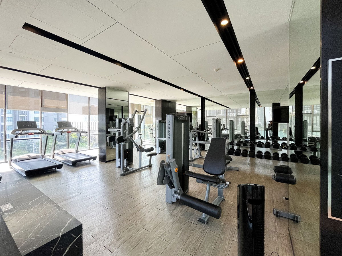 picture BTS On Nut 1 km. Free shuttle bus Price 42,000 Baht Condo The Base Park East ( Rental ) - 20/20