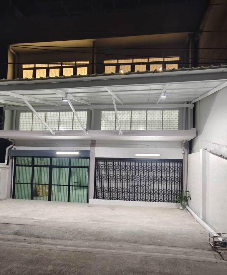 รูป (โปรโมชั่น 55,000) รีโนเวทย์ ใหม่ทั้งตึก อาคารพาณิชย์ 2 คูหา 540 ตร.ม. หน้ากว้าง 10 ม. จอดรถ 5 คัน ทำเลแบริ่ง ใกล้ BTS - รูปที่ 1/23