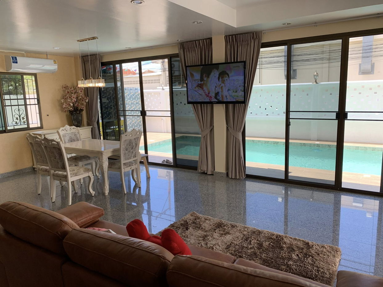 picture 4 Bedrooms Pool Villa in Thepprasit road - 2/10