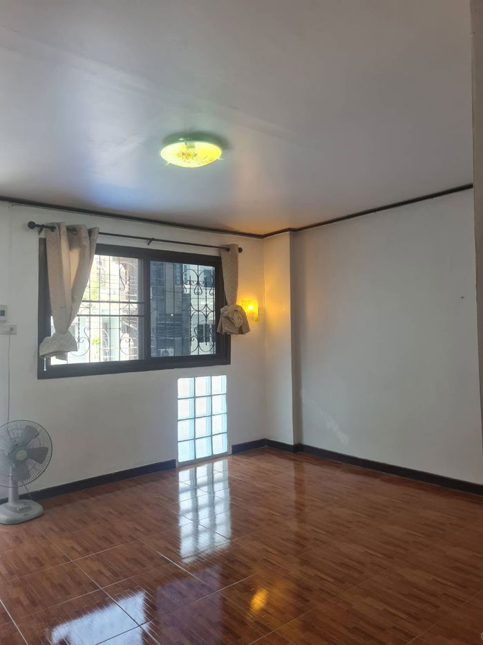 picture Selling below cost price, 3-storey townhouse, Thanyakarn Village, Watcharapol, 1.6 MB. - 17/28