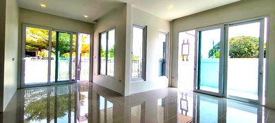 Houses for sale Chonburi : Great House in Huay Yai for Sale