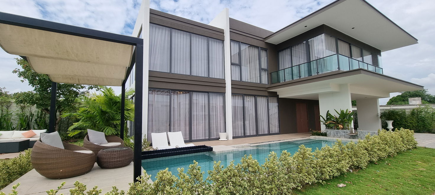 รูป Luxury 4-Bedroom Pool Villa for Sale in Thung Klom-Tan Man - รูปที่ 1/19