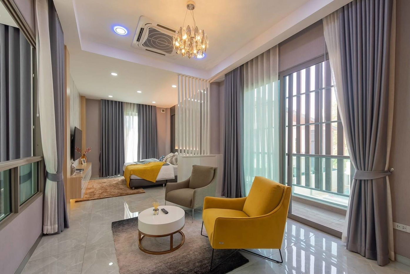 picture Modern Luxury Pool Villa for Sale in Mabprachan - 11/20