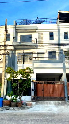 เช่าทาวน์โฮม บางนาใต้ : RH112925 ให้เช่า Home Office 3ชั้น 4ห้องนอน หมู่บ้าน ไพร์มเพลส 105 ซอยลาซาล77 (บางนา)