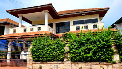 บ้านเดี่ยว ถนนจอมเทียนสาย 1 : ขายพูลวิลล่าในหาดจอมเทียน