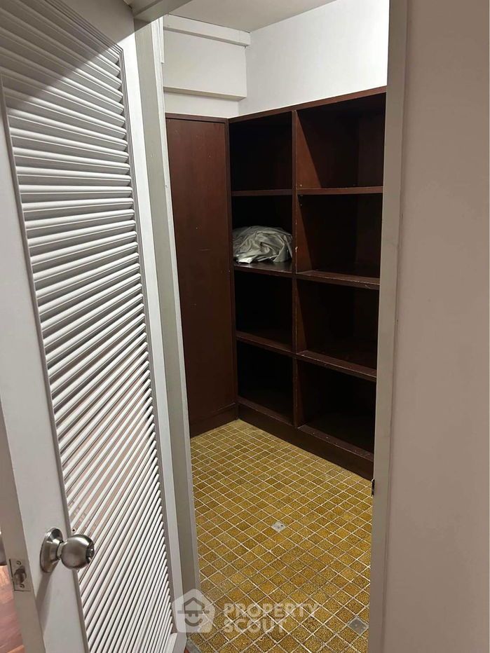 picture 4-BR Condo at Baan Prida Condominium near BTS Nana (ID 1542122) - 17/37