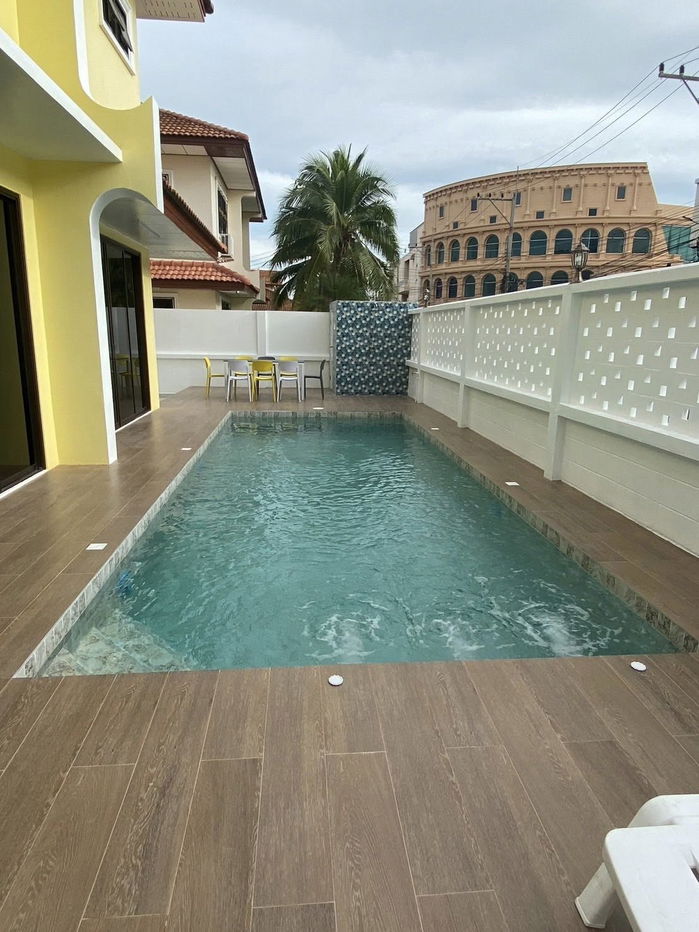 picture 4 Bedrooms Pool Villa in Thepprasit road - 1/10