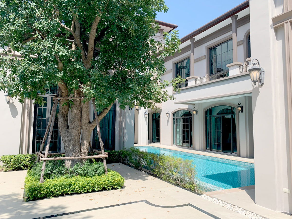 picture Stunning luxury mansion for sale in the prime Pinklao area. This residence is beautifully decorated and ready to move in - 3/20