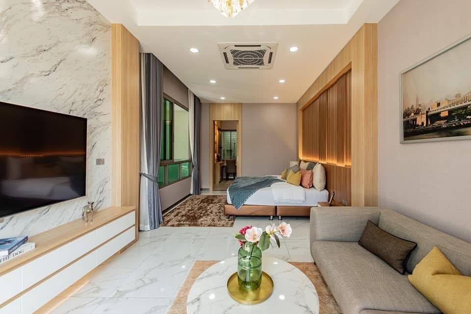 picture Modern Luxury Pool Villa for Sale in Mabprachan - 9/20