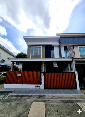 ทาวน์โฮม ถนนพุทธมณฑล สาย 4 : 🏡 𝗛𝗢𝗨𝗦𝗘 𝗙𝗢𝗥 𝗦𝗔𝗟𝗘 | ทาวน์โฮม 2 ชั้น หลังมุม Pruksa Ville 77 พุทธมณฑลสาย 4 ⚡️