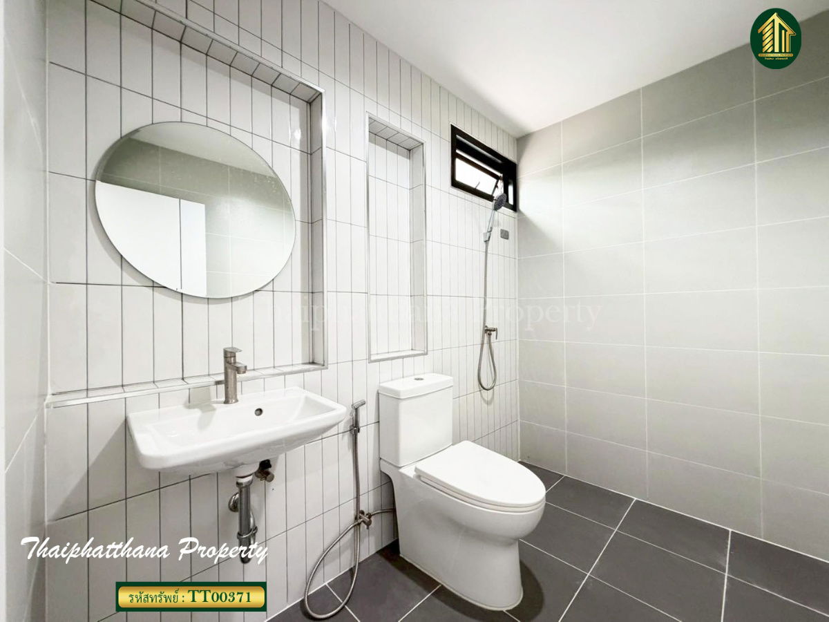 รูป ทาวน์โฮม 3 ชั้น ซอยนาคนิวาส ลาดพร้าว รีโนเวทใหม่ สวย พร้อมเข้าอยู่ - รูปที่ 15/15