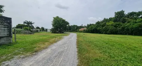 ที่ดินแบ่งแยกพร้อมสร้างโครงการบ้านจัดสรร