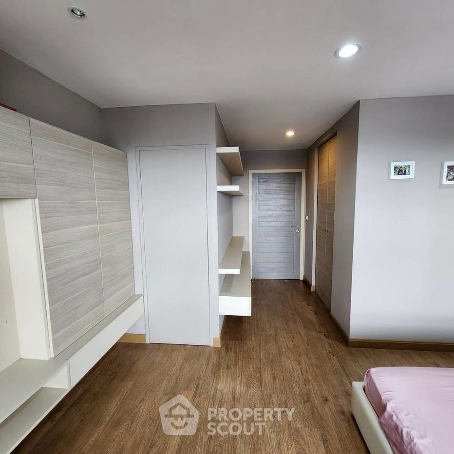 picture 1-BR Condo at Nusa State Tower Condominium near BTS Saphan Taksin (ID 2463142) - 7/20