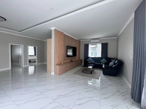 บ้าน 3 ห้องนอนให้เช่าในพัทยาตะวันออก