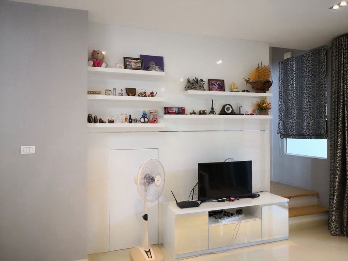 รูป 🏡 ให้เช่าทาวน์โฮม 3 ชั้น — หมู่บ้านกลางเมือง โชคชัย 4 ซอย 50 ทาวน์โฮมสภาพดี พร้อมเฟอร์นิเจอร์ครบ เข้าอยู่ได้ทันที - รูปที่ 3/15