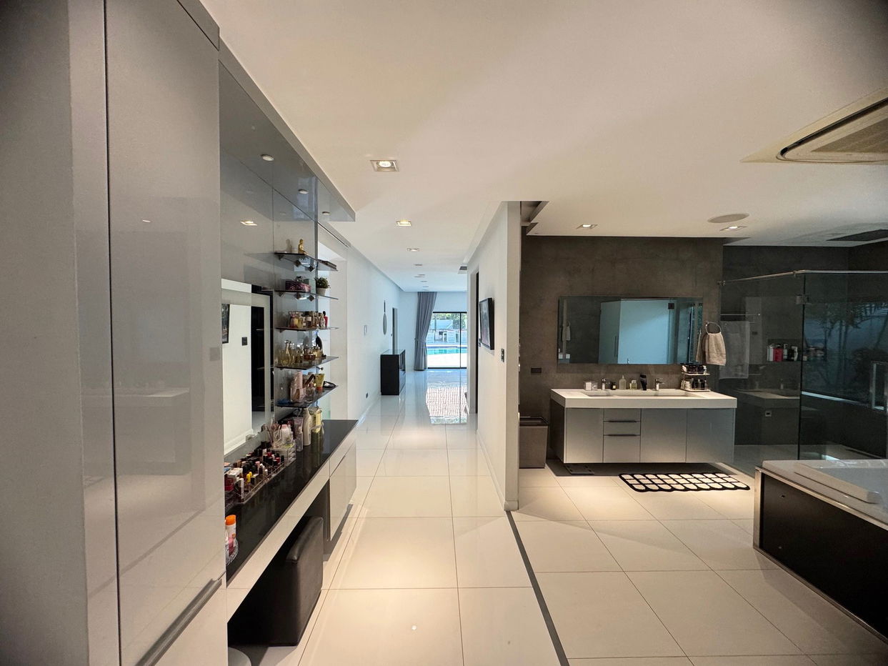 picture 6 Bedrooms Pool Villa in Jomtien for Sale - 8/16