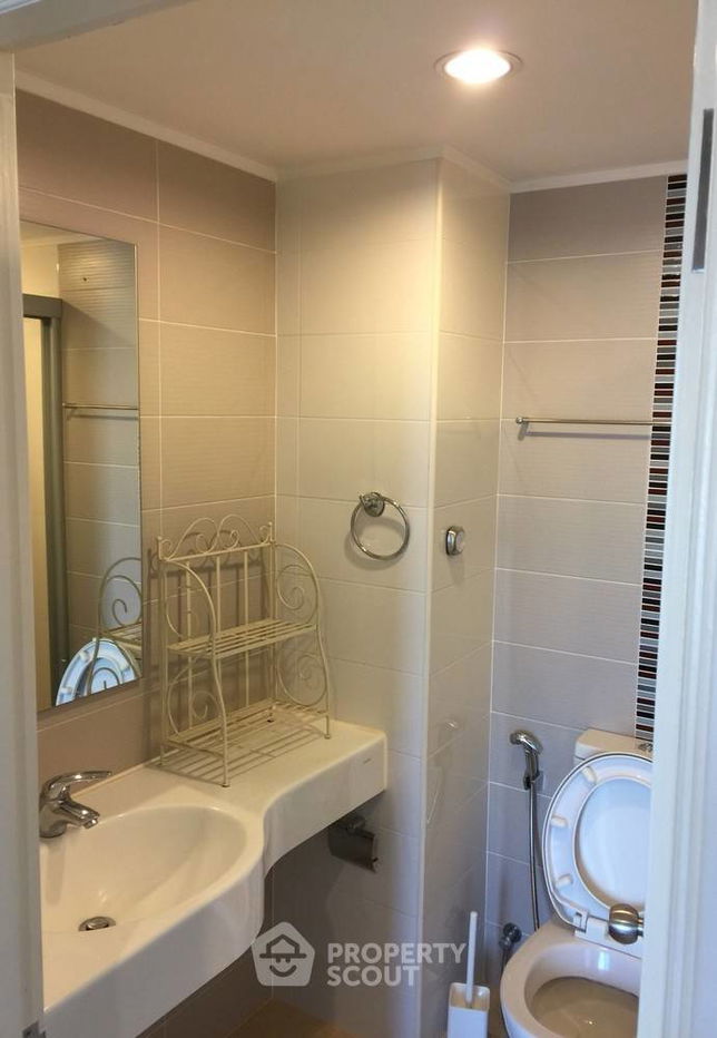 picture 1-BR Condo at Lumpini Place Rama 9–Ratchada near MRT Phra Ram 9 (ID 329112) - 1/8