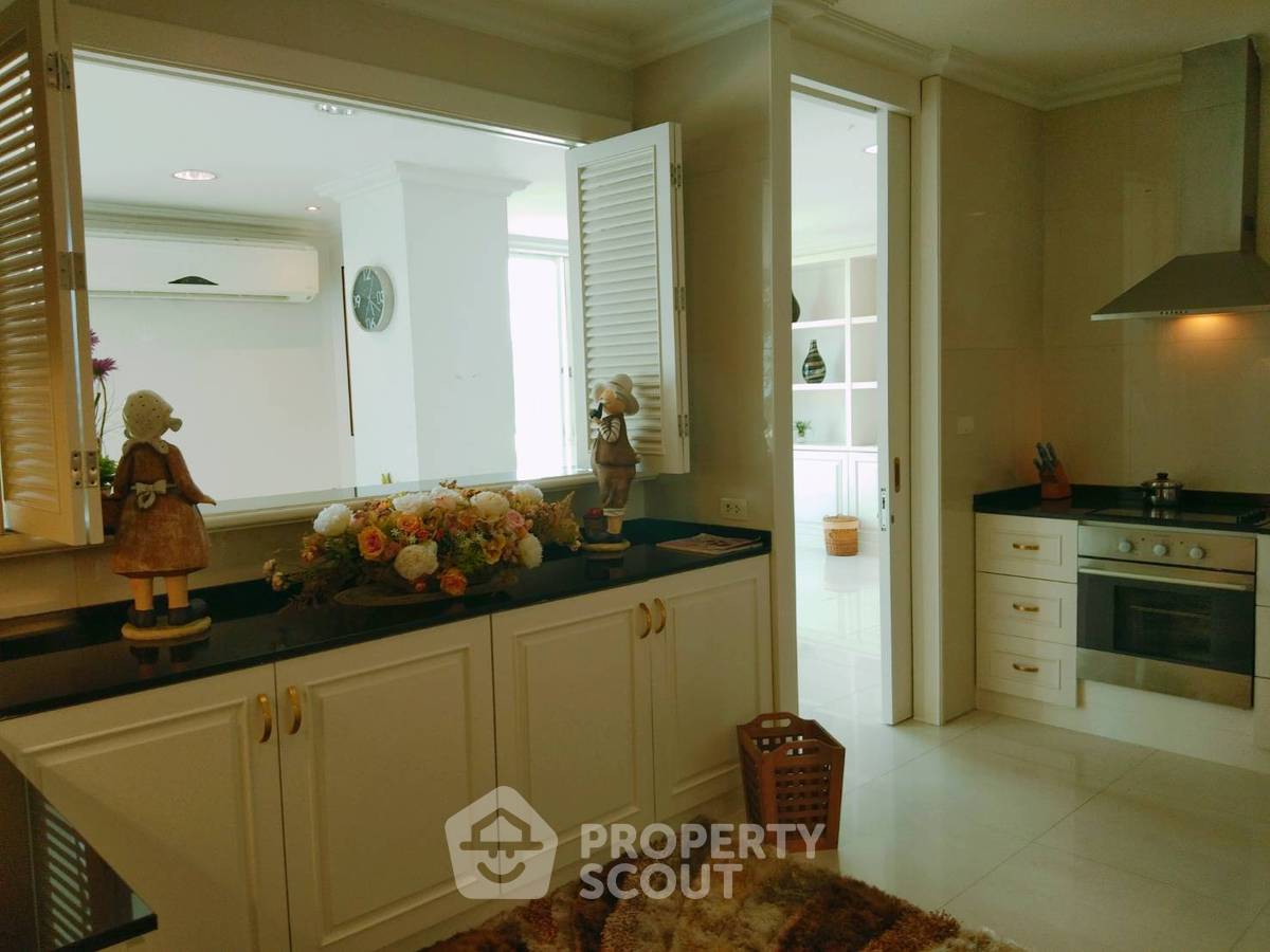 picture 4-BR Condo at Piyathip Place near BTS Phrom Phong (ID 659423) - 9/28