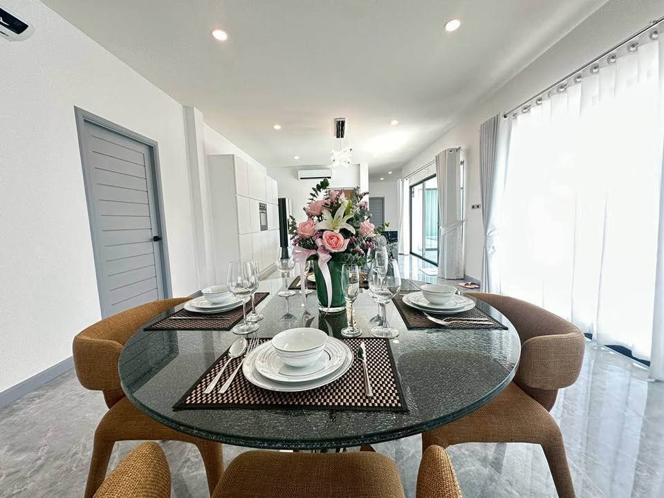 picture Luxury Modern Pool Villa for Sale – Huay Yai - 4/17