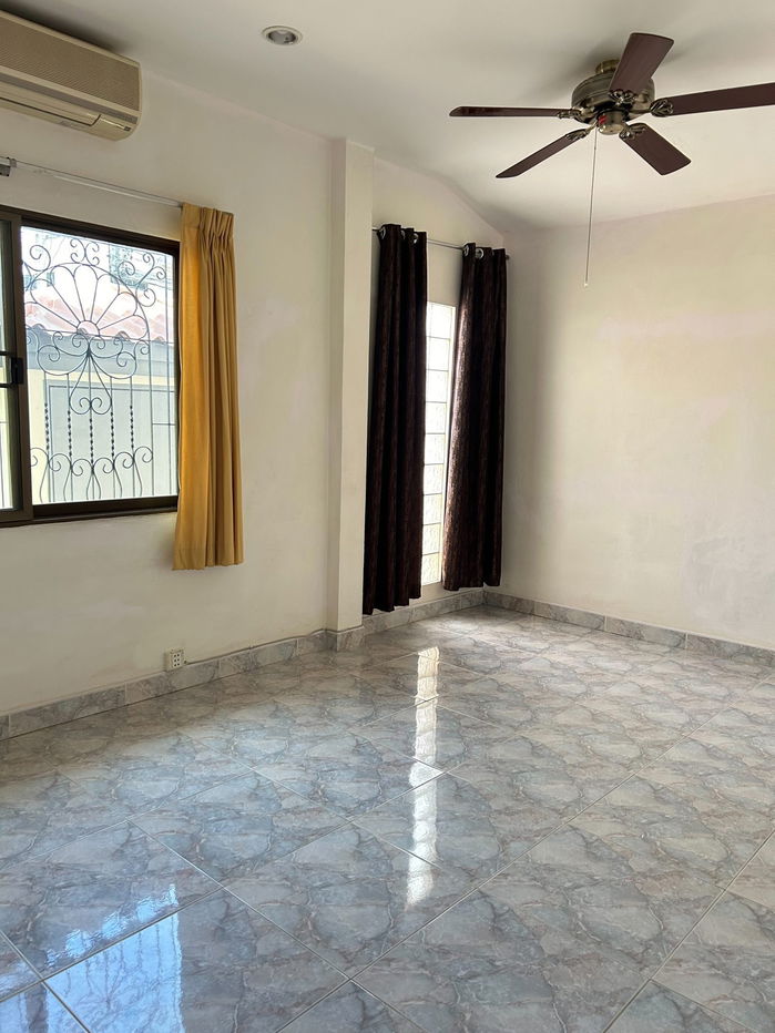 picture 2 Bedrooms House for Sale in East Pattaya - 3/8