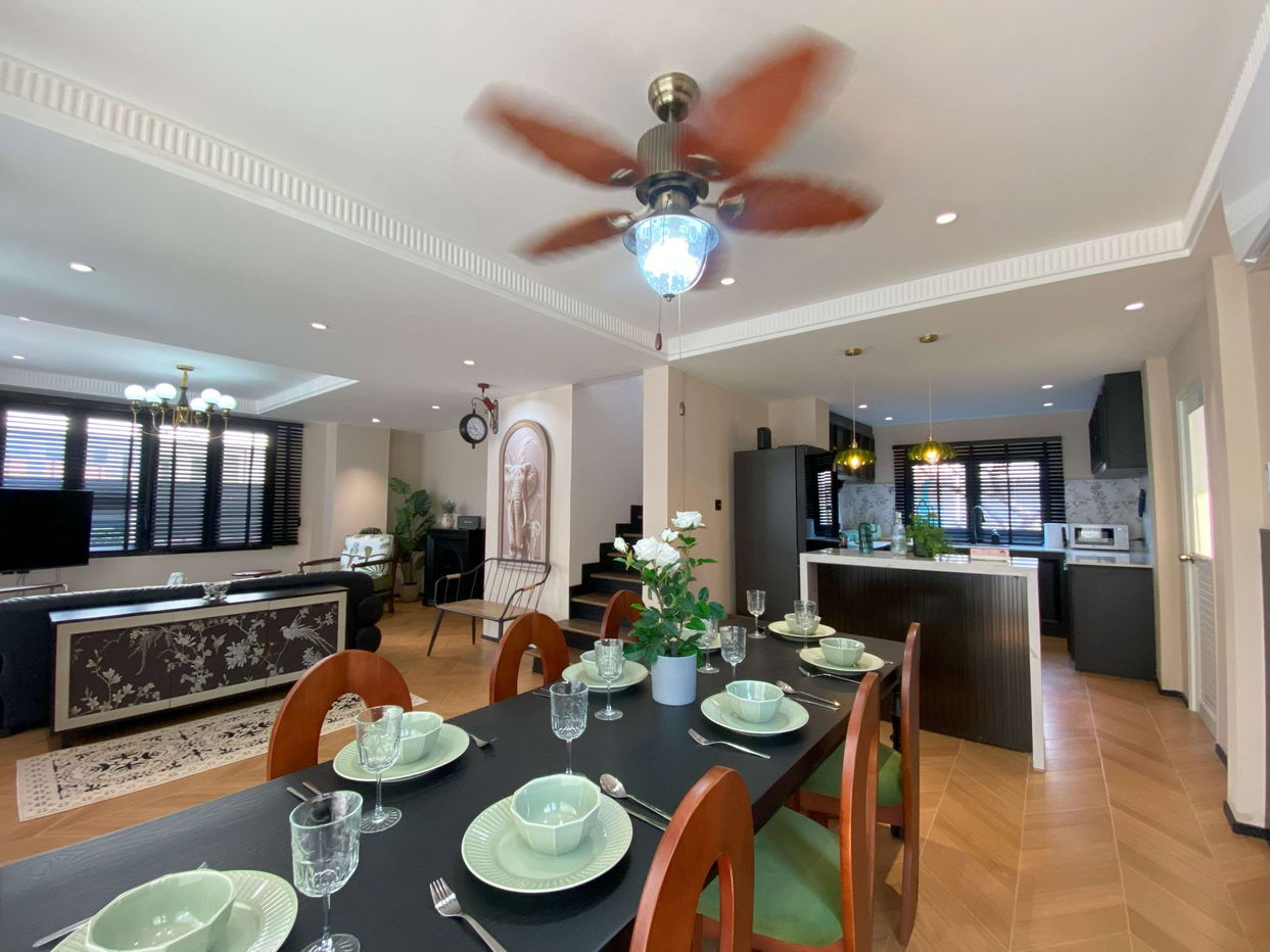 picture Pool Villa in Jomtien Beach for Sale - 1/16