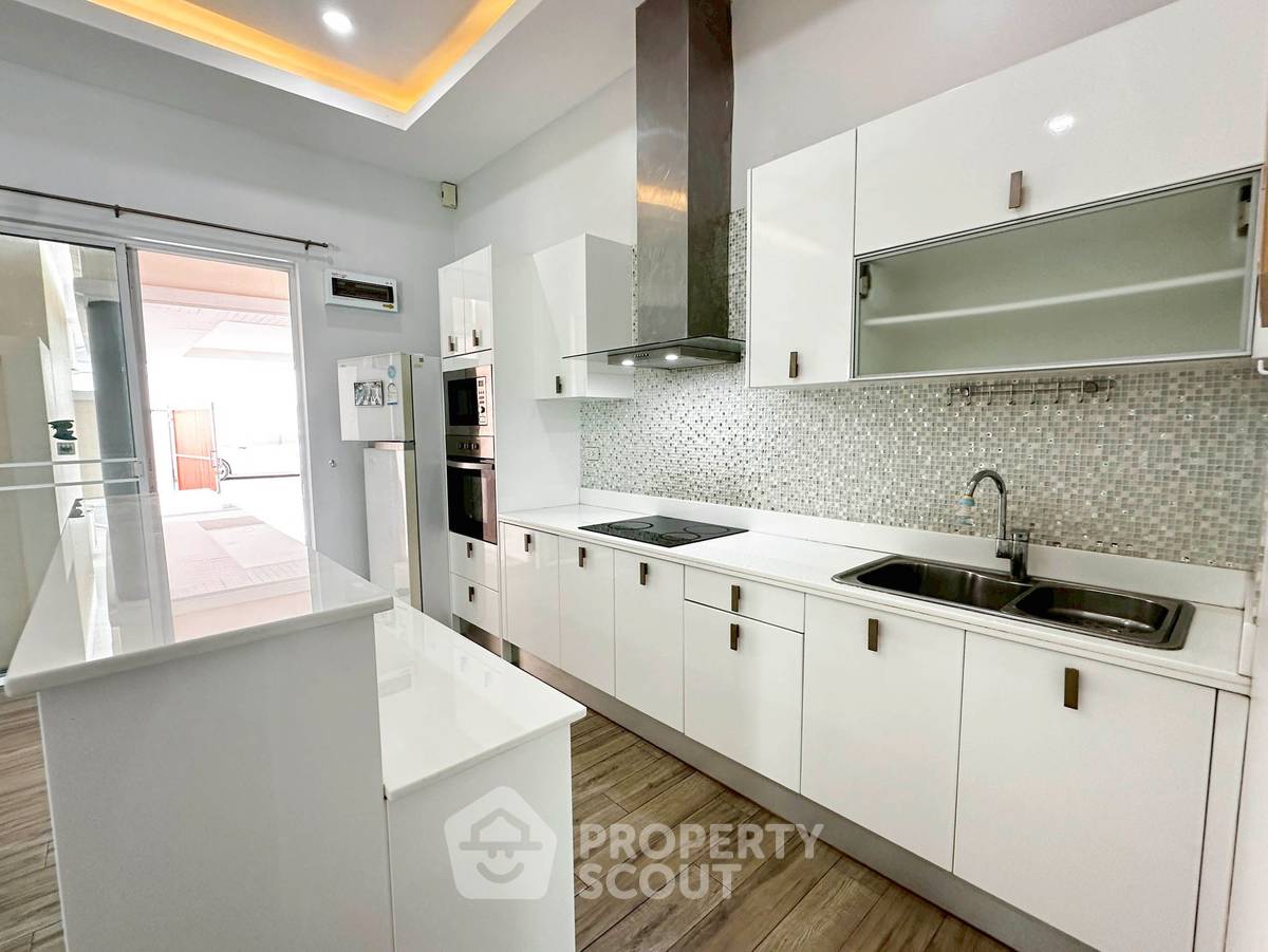 รูป วิลล่า 3-ห้องนอน ใน วังก์พง (ID 2461658) - รูปที่ 4/46