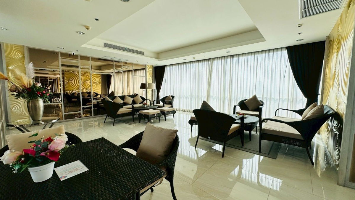 picture LTHC13703 – Condo for Rent | Menam Residences | 160 sqm | 3 Beds 4 Baths | Near BTS Saphan Taksin | 120K/Month  - 2/13