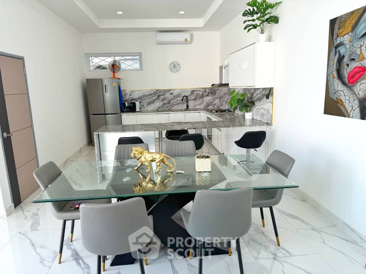 picture 6-BR Villa close to Phratamnak (ID 2463389) - 7/11