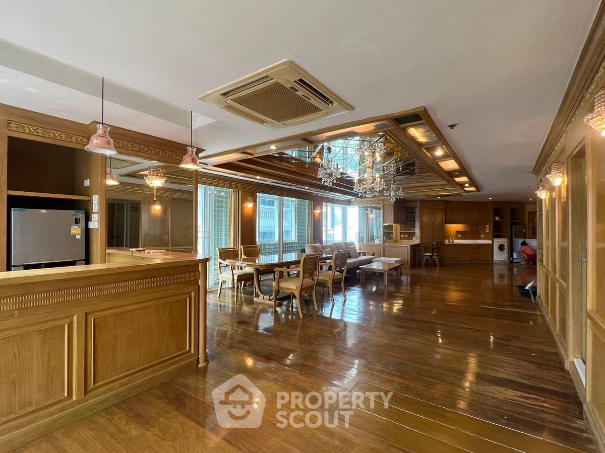 picture 4-BR Condo at Crystal Garden Condominium near BTS Nana (ID 1781606) - 1/10