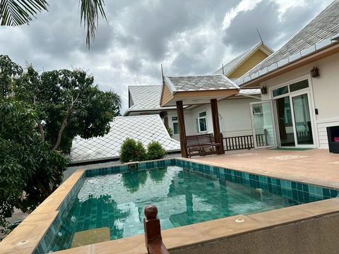 Pool villa for sale in Pattaya, Amorn Village project, Nong Prue, Bang Lamung, Chonburi