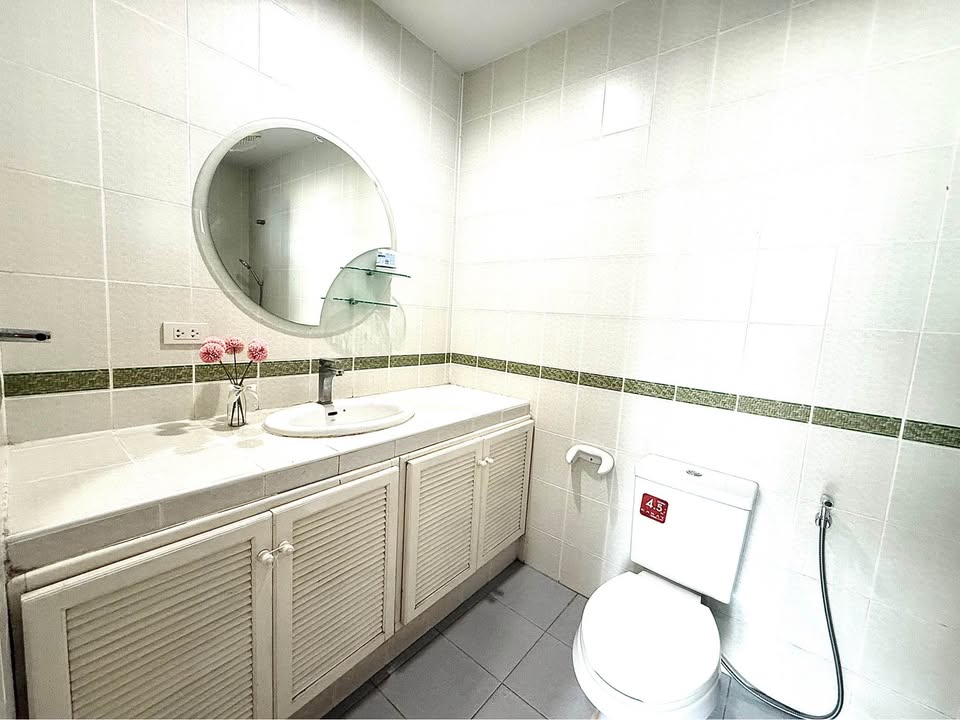 picture Spacious 4-Bedroom Corner Pool Villa for Sale – Mabprachan - 12/13