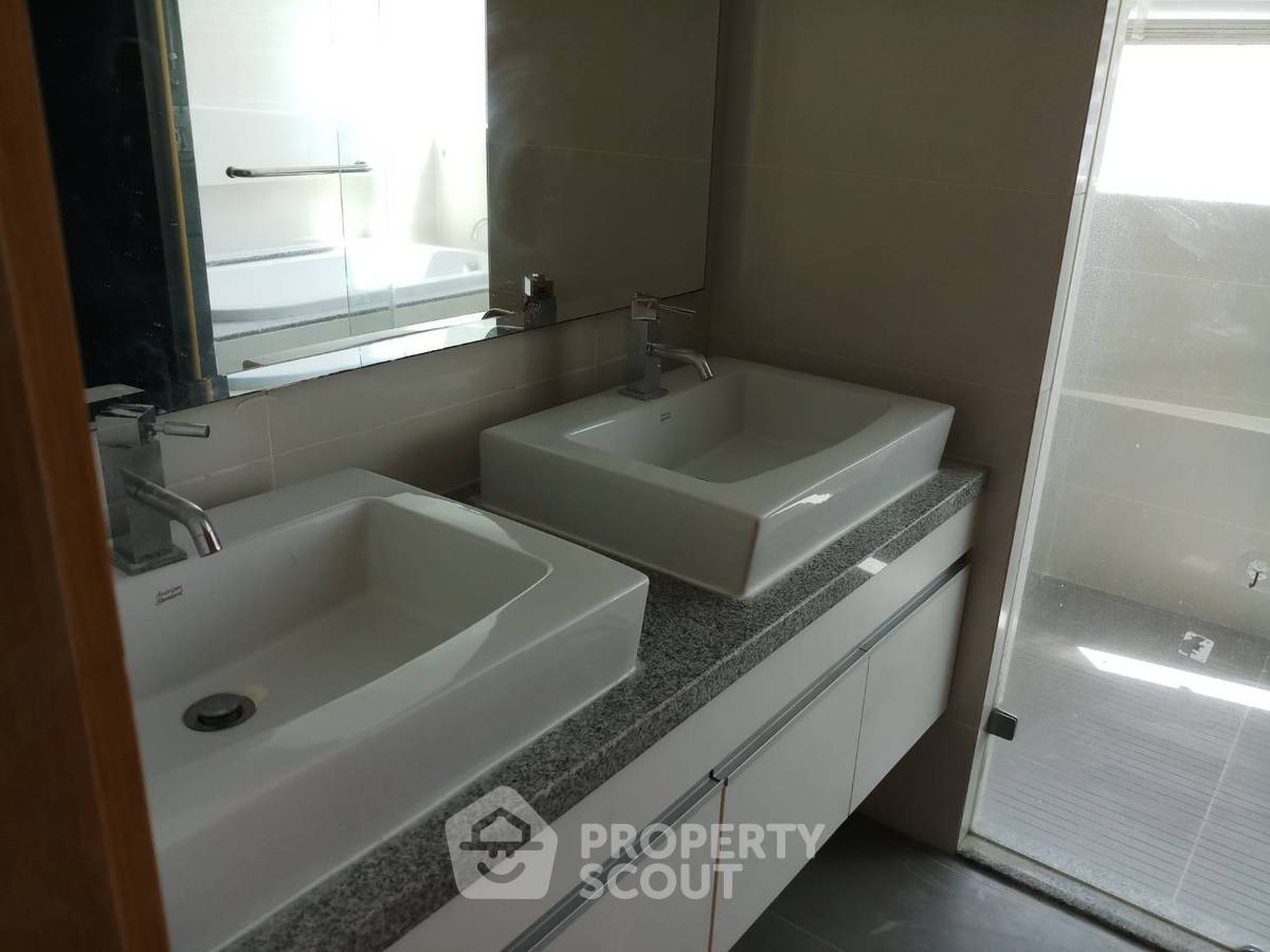 picture 2-BR Condo at Millennium Residence @ Sukhumvit Condominium near BTS Asok (ID 635593) - 24/24