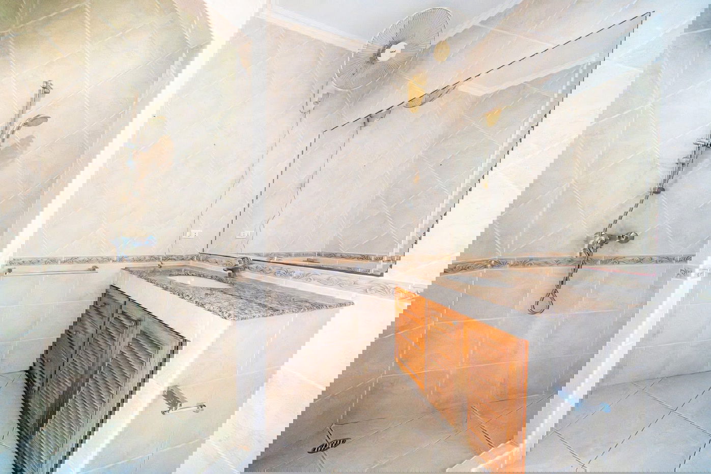 picture Luxury Villa in the Heart of Pratumnak, Pattaya - 13/14