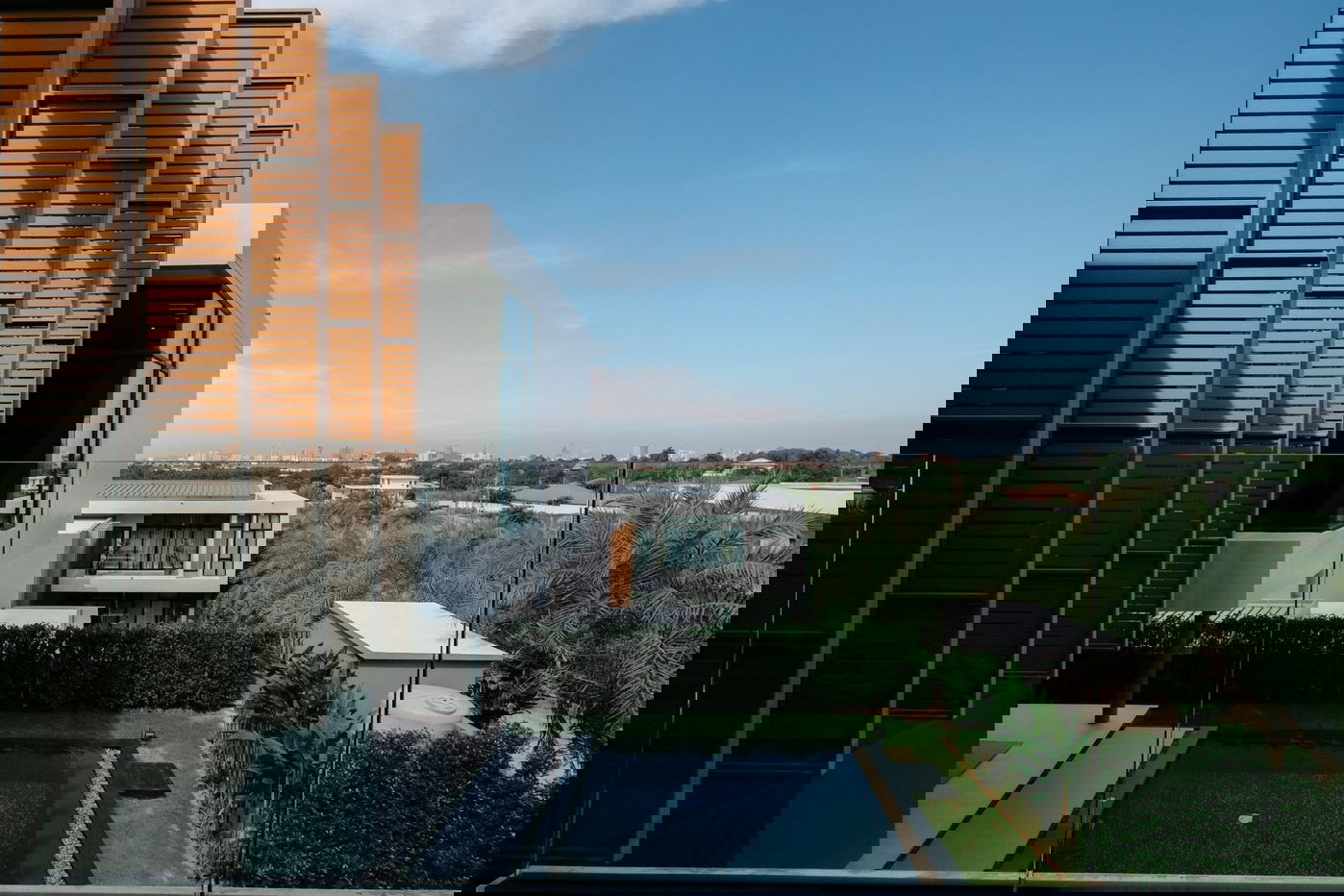 รูป ขายวิลล่าพูลสไตล์ทรอปิคอลโมเดิร์น 4 ห้องนอนในพัทยาตะวันออก - รูปที่ 18/18