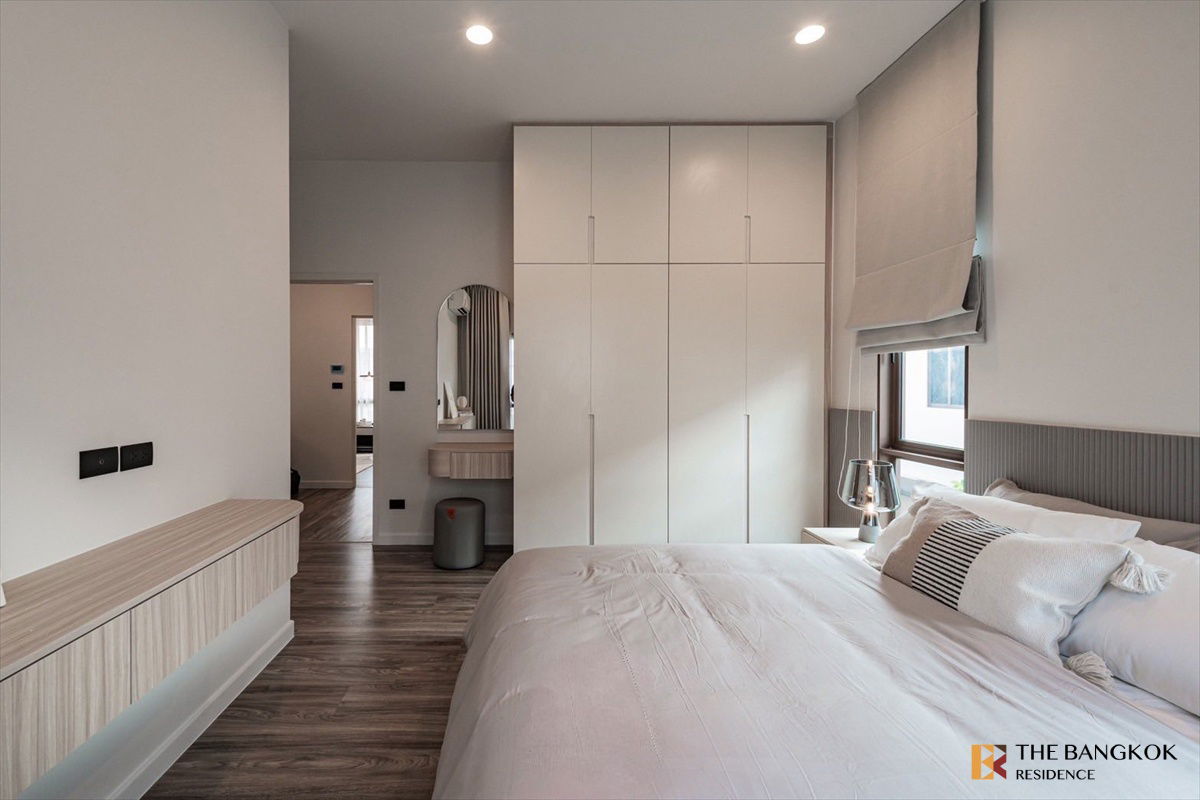 picture the privilege of luxury in an economic hub location burasiri krungthep kreetha - 4/16