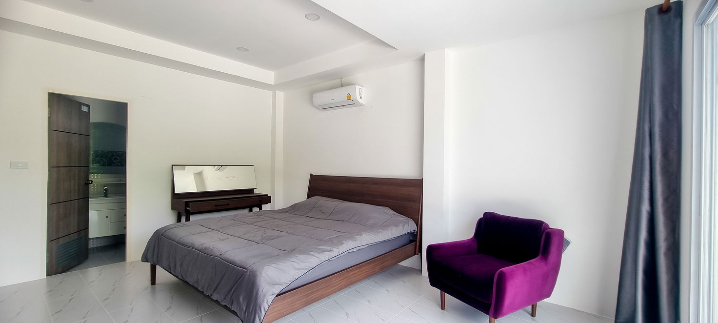 picture Pool Villa for Sale 3 Storeys 4 Bedrooms in Bang Saray - 12/18