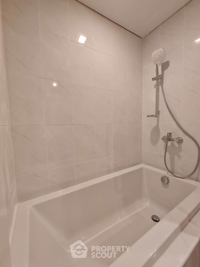 picture 1-BR Condo at Le Luk Condominium near BTS Phra Khanong (ID 590057) - 2/10