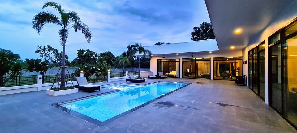 picture Modern Luxury 5 Bedrooms Pool Villa in Khon Kaen for Sale - 13/14