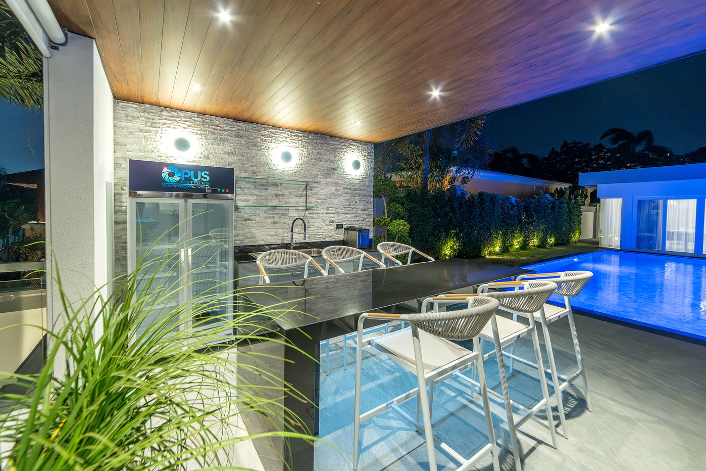 picture Luxury Pool Villa for Sale in Khao Talo - 9/18