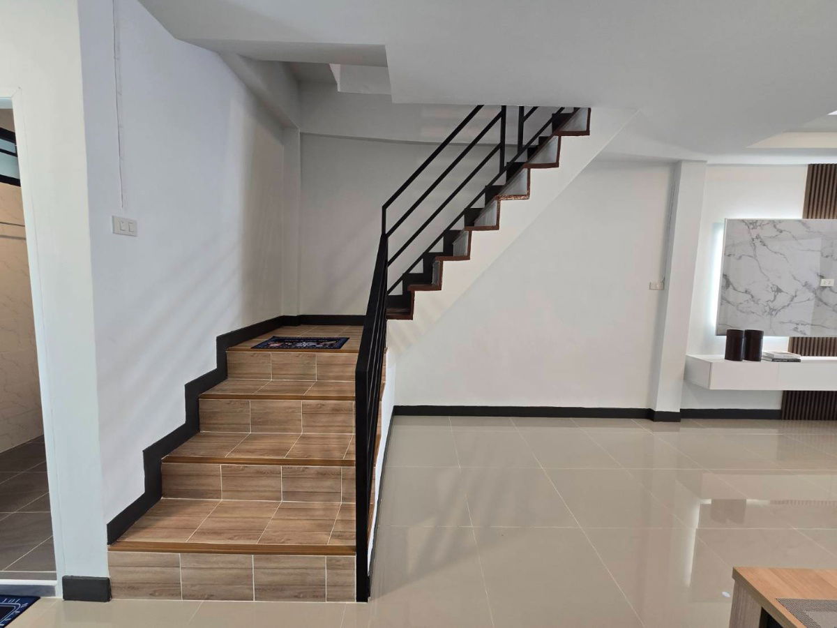 รูป ทาวน์เฮ้าส์2ชั้น รีโนเวทใหม่ ทำเลดี ใกล้สนามบินสุวรรณภูมิ หมู่บ้าน รุ่งนภาเพลส ซอยร่มเกล้า16 มีนบุรี - รูปที่ 16/33