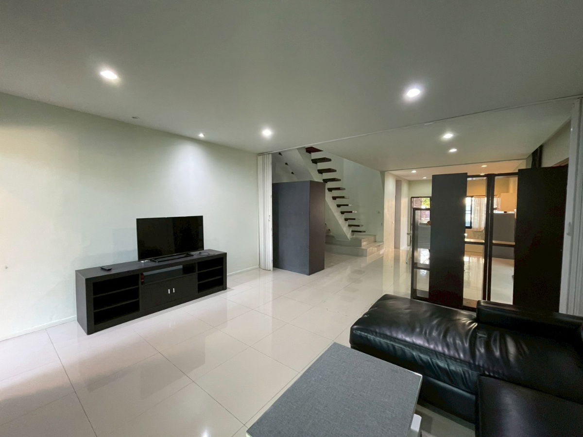 รูป ให้เช่าบ้านเดี่ยวสองชั้น  2 ห้องนอน 3 ห้องน้ำ 1  ห้องครัว  1  ที่จอดรถ - รูปที่ 3/24